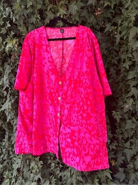 Women’s plus leopard blouse.